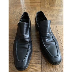 Men’s black Gucci loafer